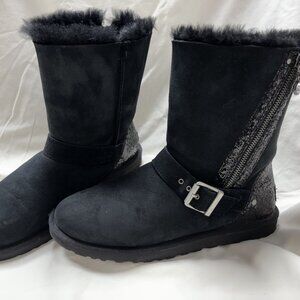 UGG Women’s Classic Sheepskin Boots Size 9